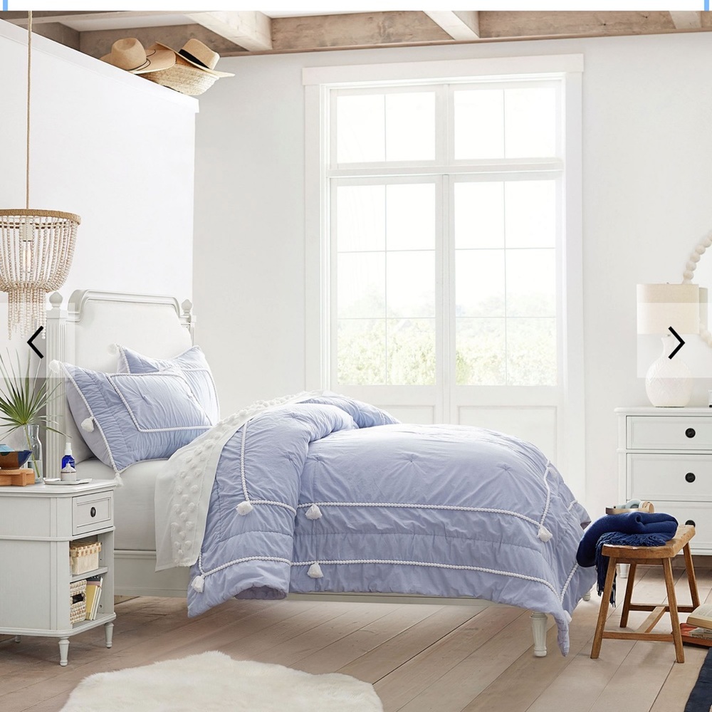 Pottery barn Teen full/queen chambray tassel quilt NWT